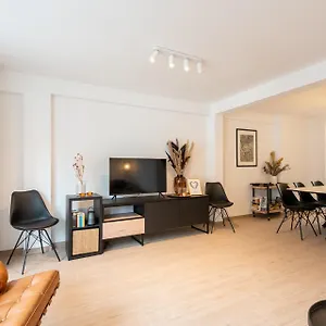 https://ruime-penthouse-tot-8-personen-vlakbij-het-centrum.ostend-hotel.net